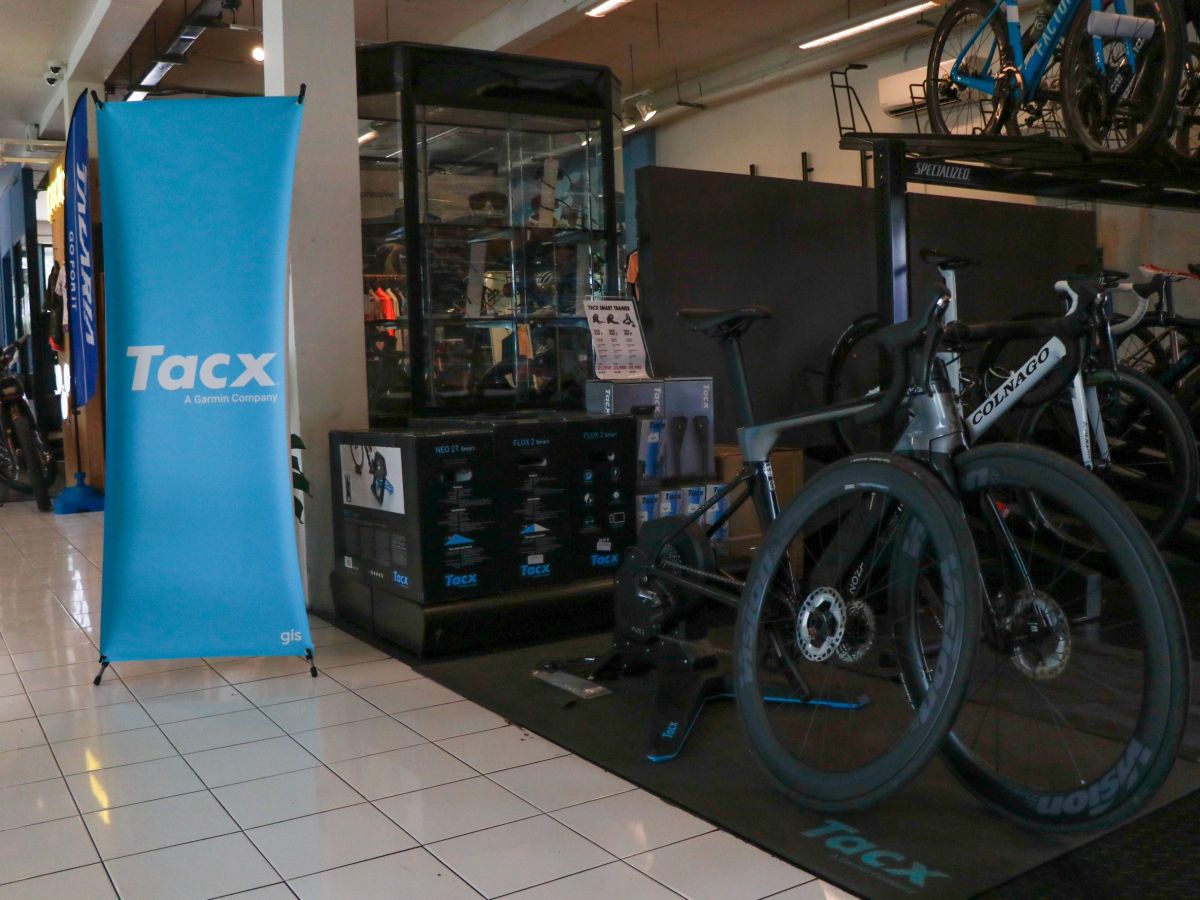 Garmin และ Tacx ที่ตอนนี้เป็น cooperate เดียวกัน ทางเราก็เป็นตัวแทนของ GIS จะมีเป็น smart trainer รวมไปถึงอุปกรณ์ของ tacx