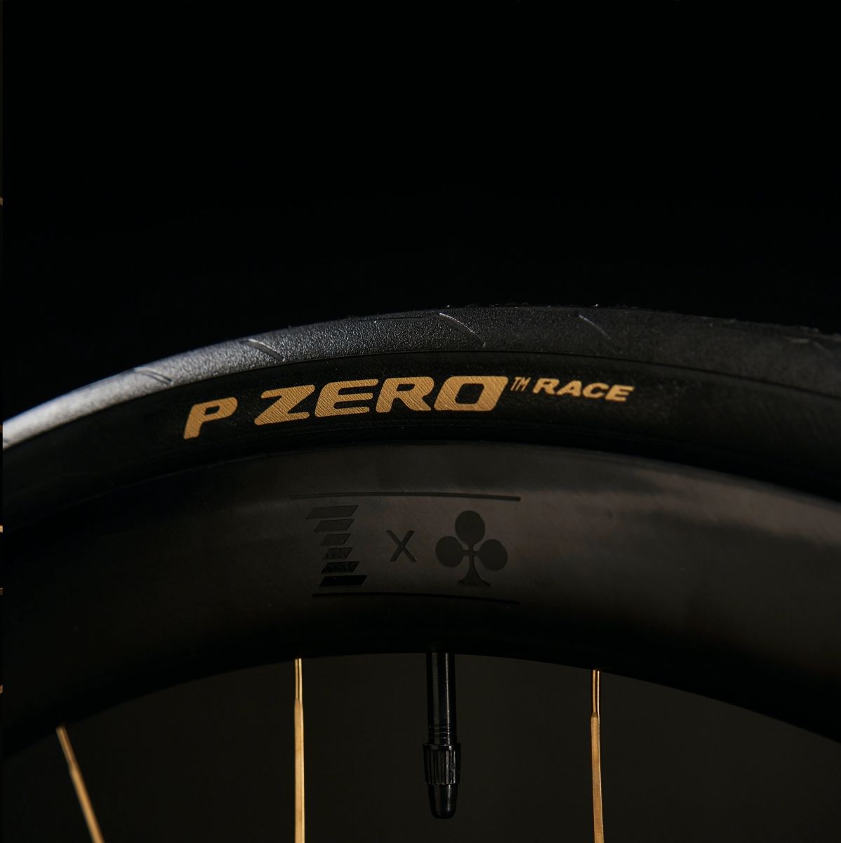 ยางรุ่นพิเศษ Pirelli P ZERO Race TLR Gold x Colnago for Giro d’Italia