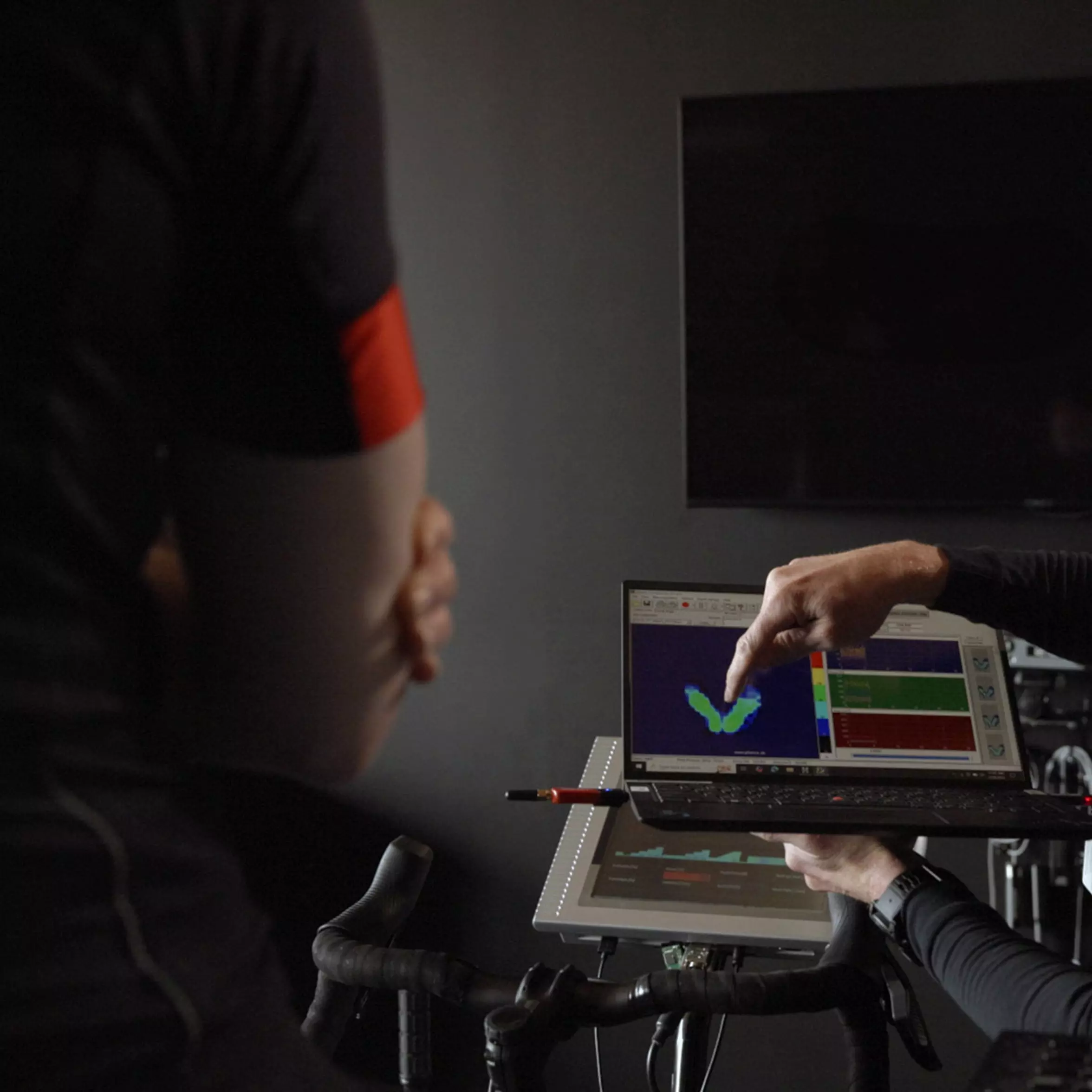 road-9287_s-workspowerevomirror_pdp_modal_5